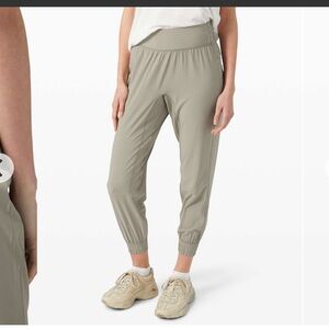 Lululemon • Sun Setter Jogger 28” • Size 14